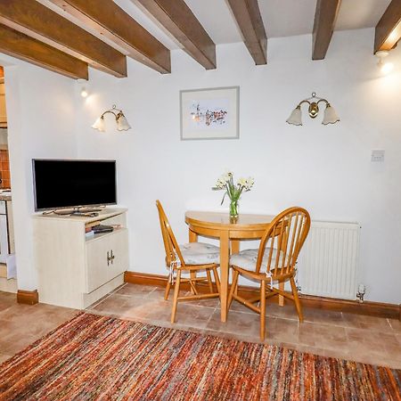 The Little White Cottage Llanferres Exterior photo