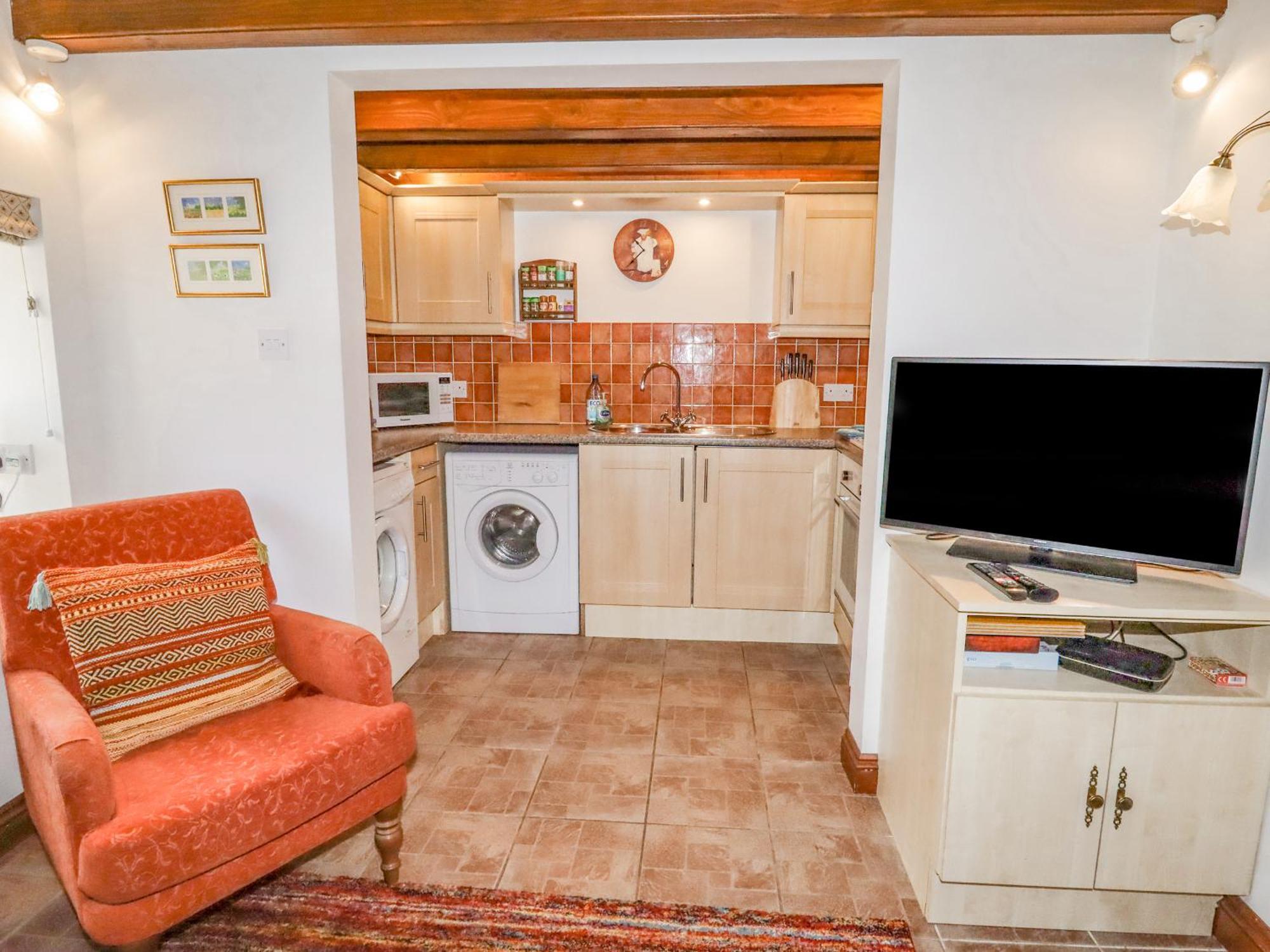 The Little White Cottage Llanferres Exterior photo
