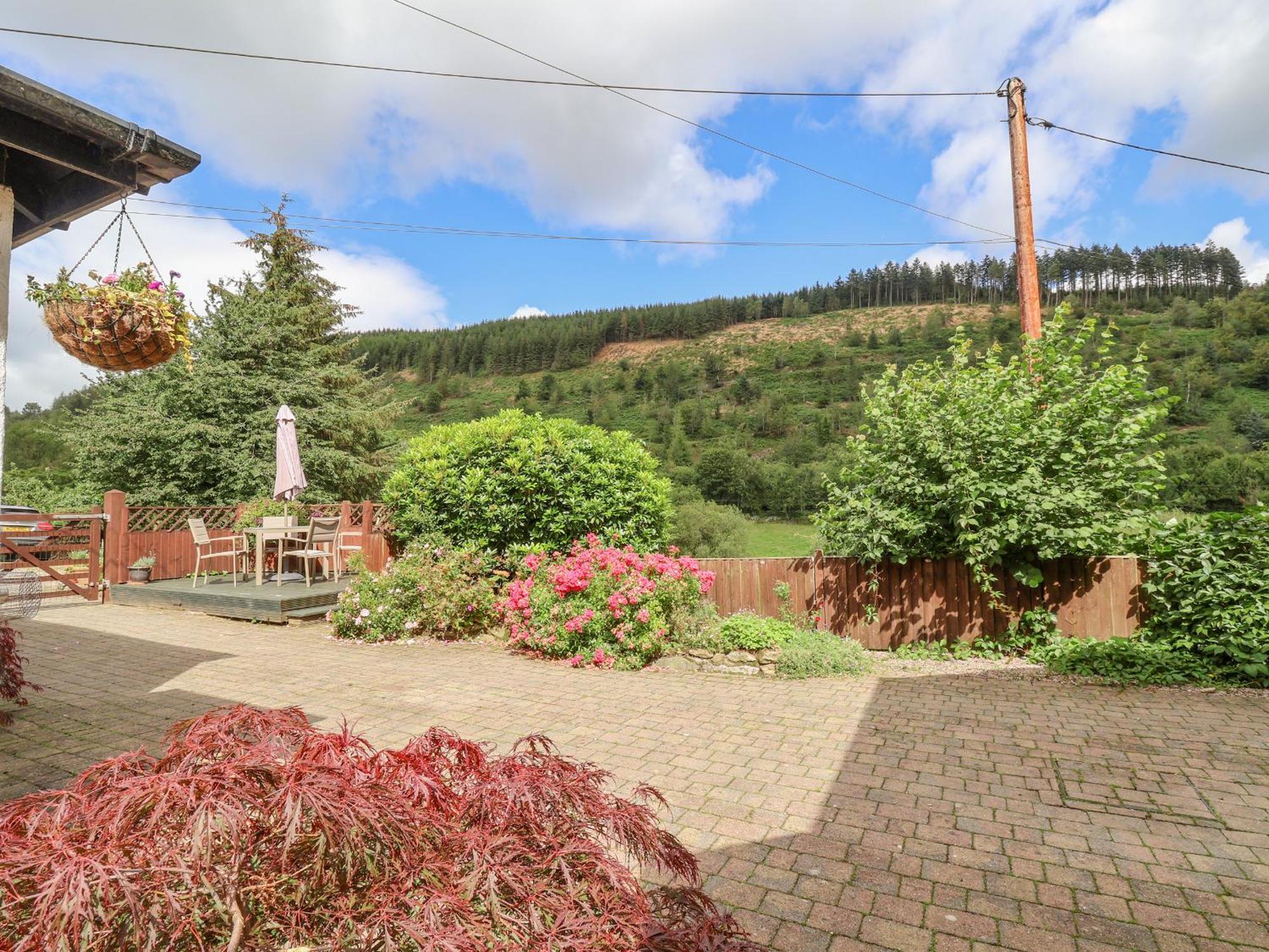 The Little White Cottage Llanferres Exterior photo